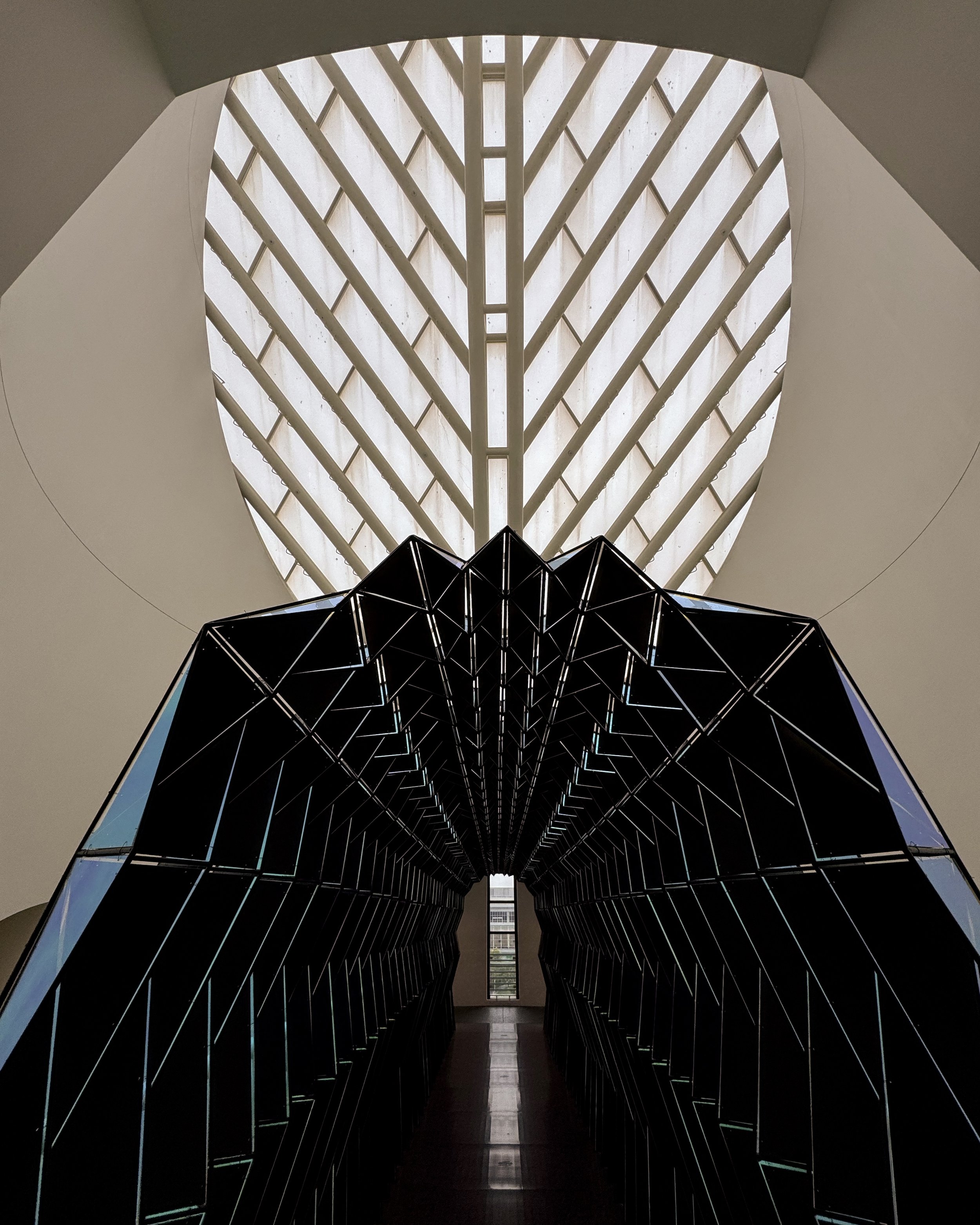 One-way colour tunnel