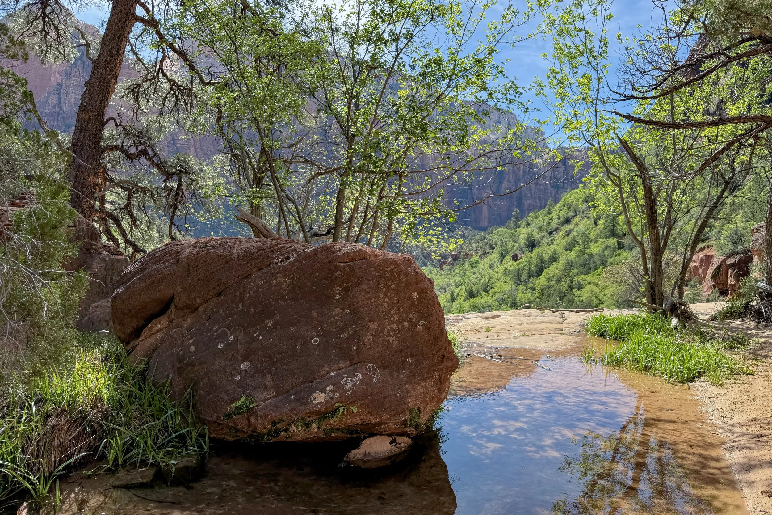 Water feeding into Middle Emerald Pool