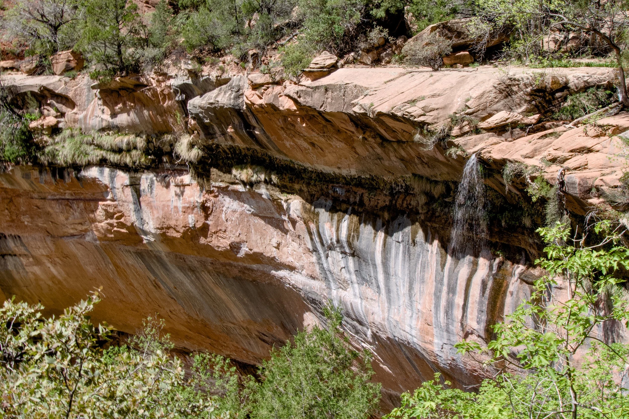 Middle Emerald Pool flowing into Lower Emerald Pool