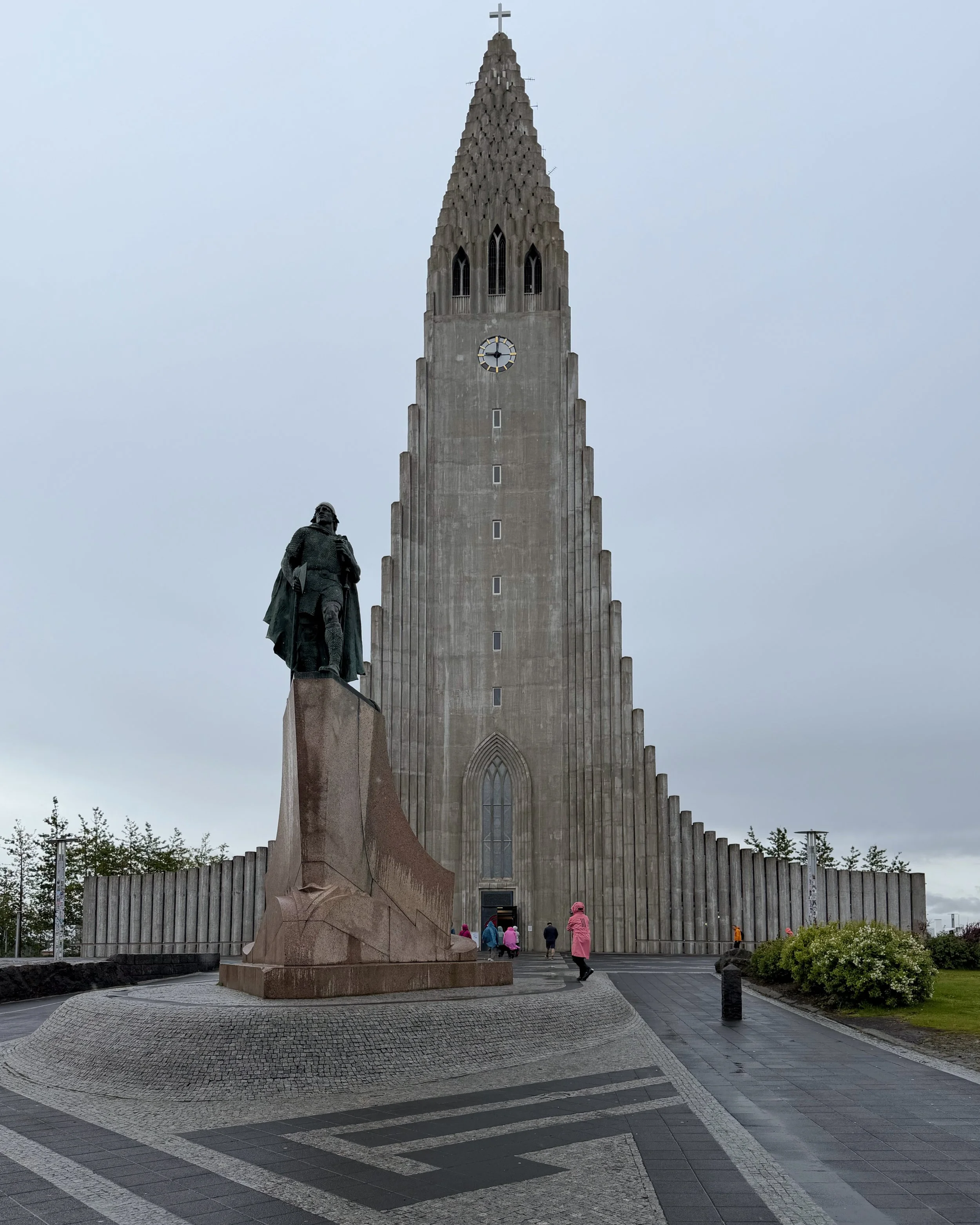 Hallgrímskirkja and Leifur Eiríksson