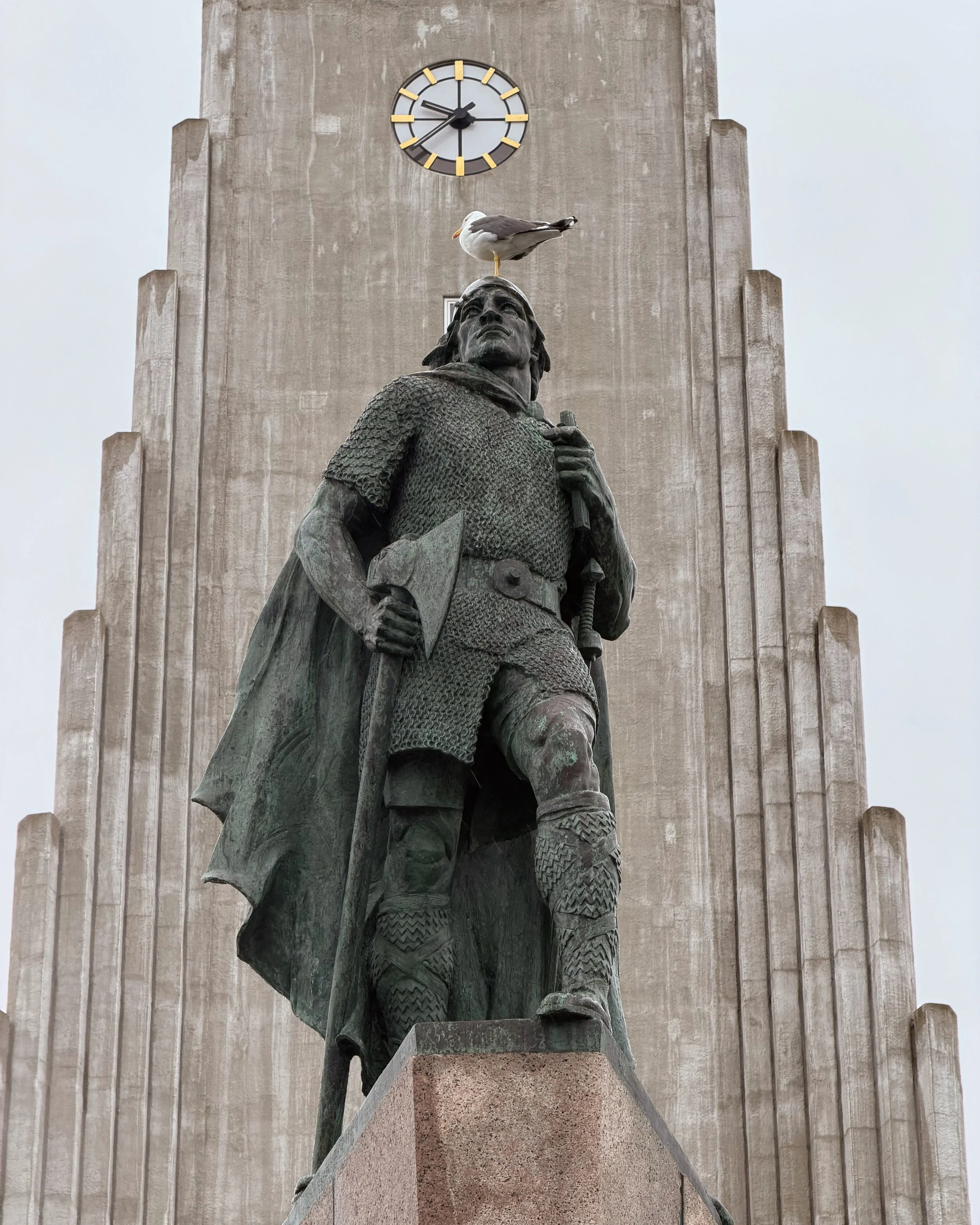 Hallgrímskirkja, Leifur Eiríksson, and gull