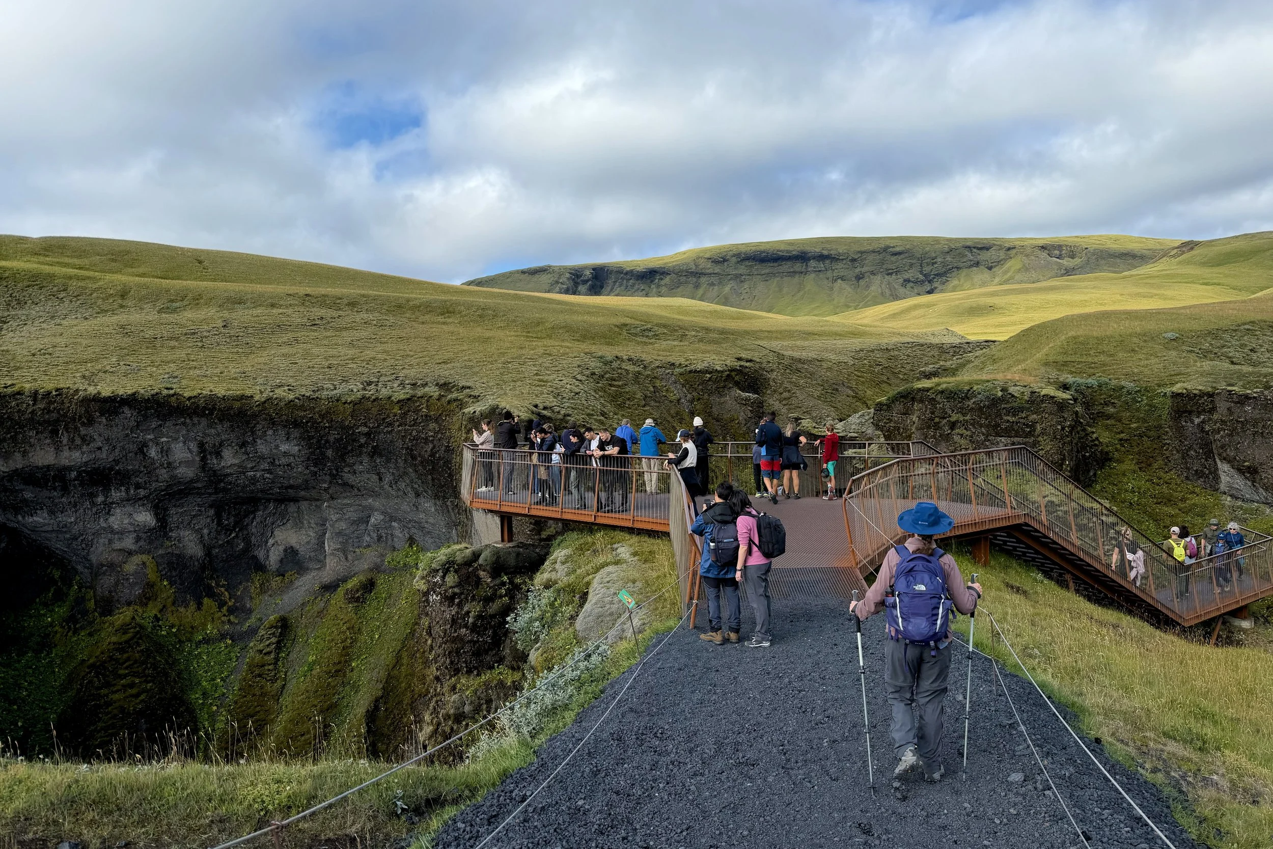Approaching Mögáfoss