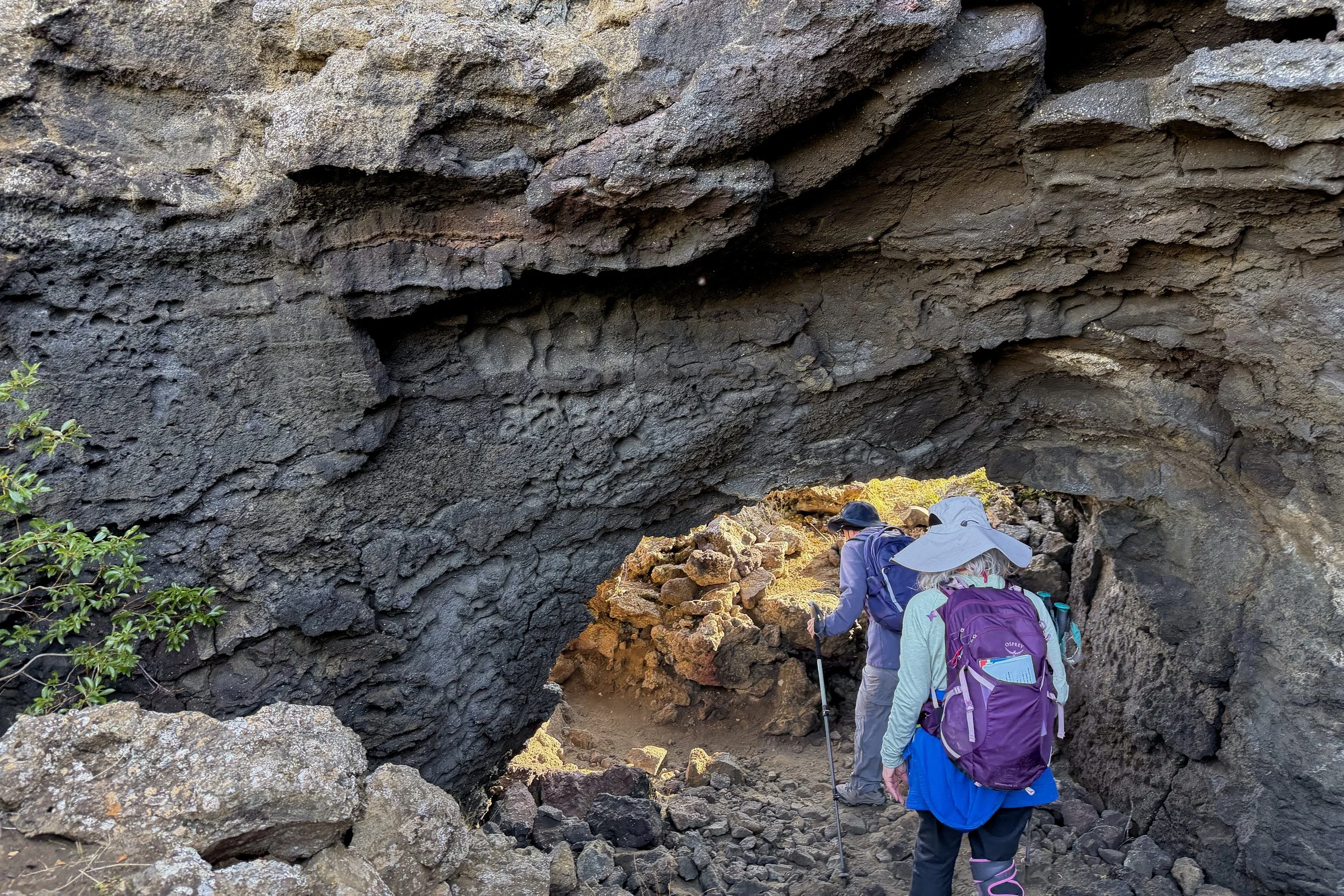 Walk-through arch