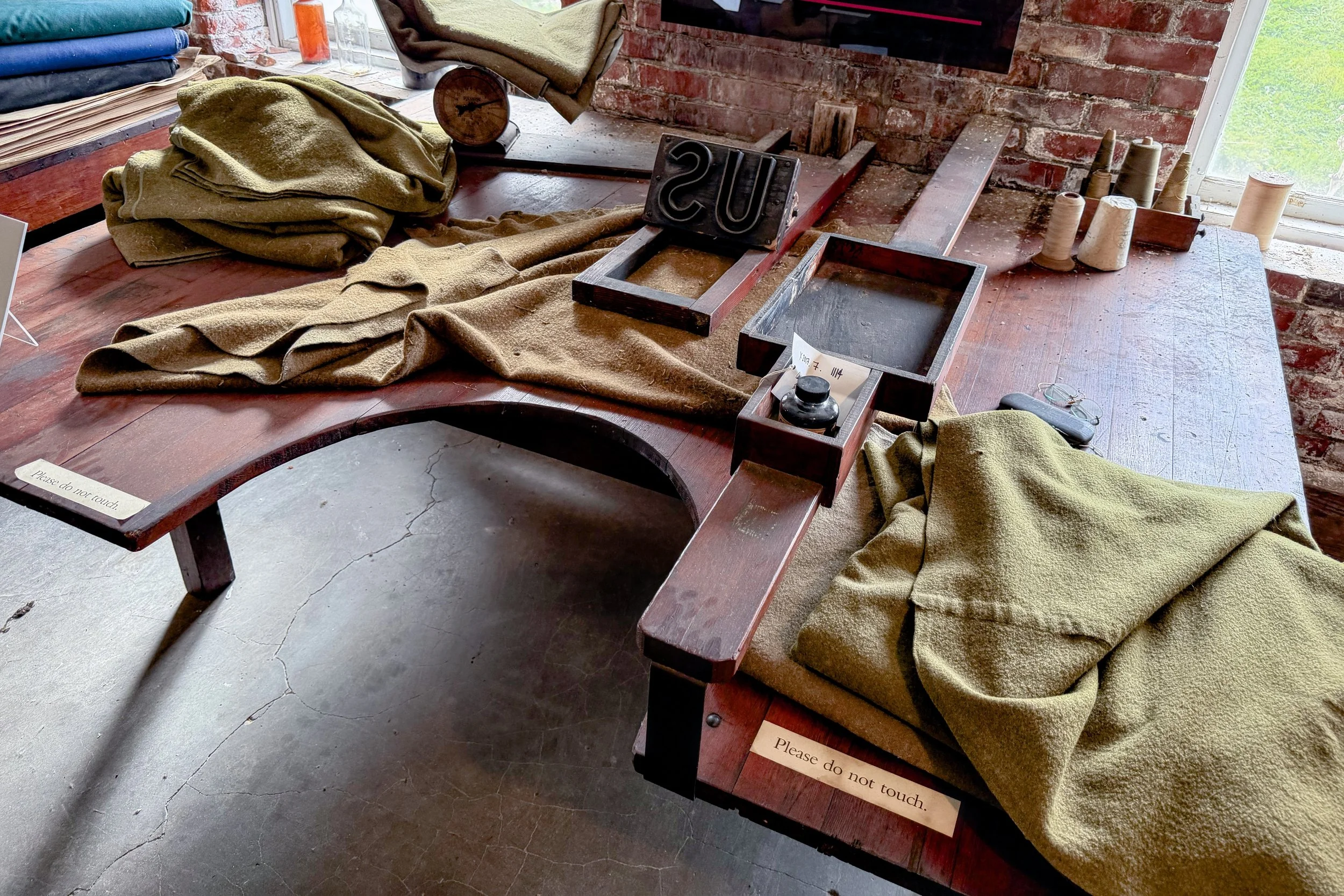 Stamping table