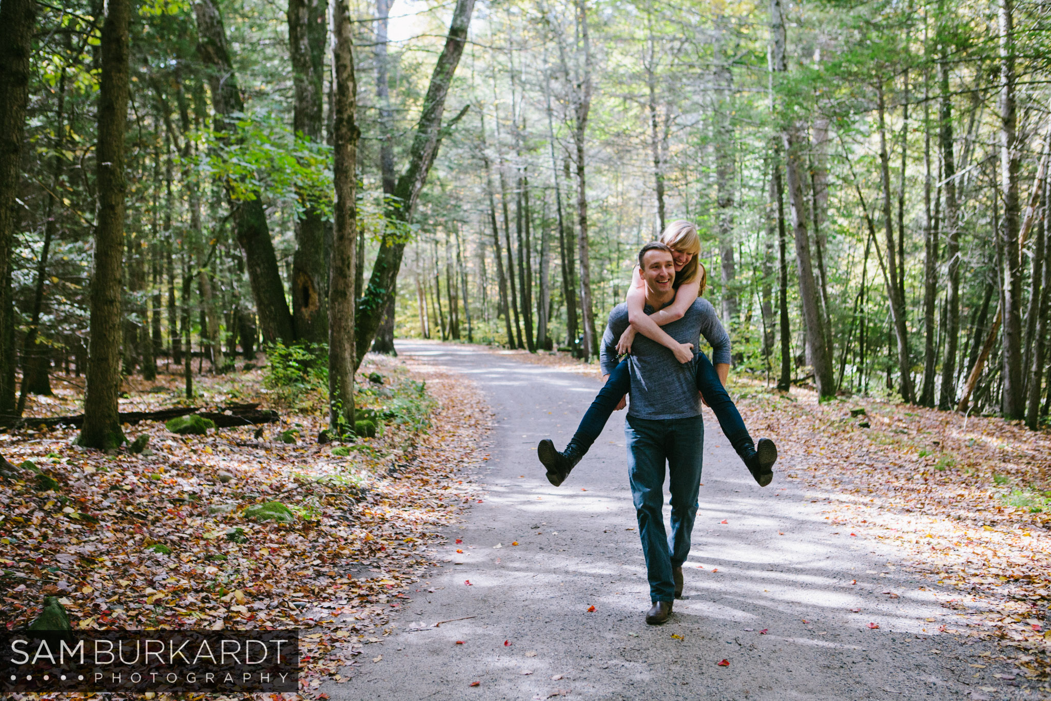 samburkardt-fall-engagement-connecticut-hike-nature_0026.jpg