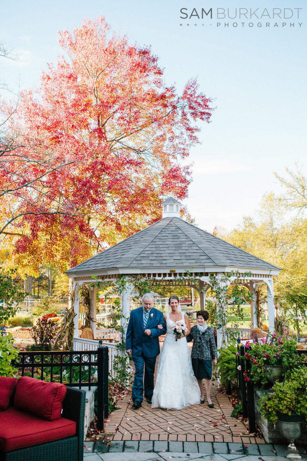 samburkardt_pond_house_hartford_wedding_fall_0040.jpg