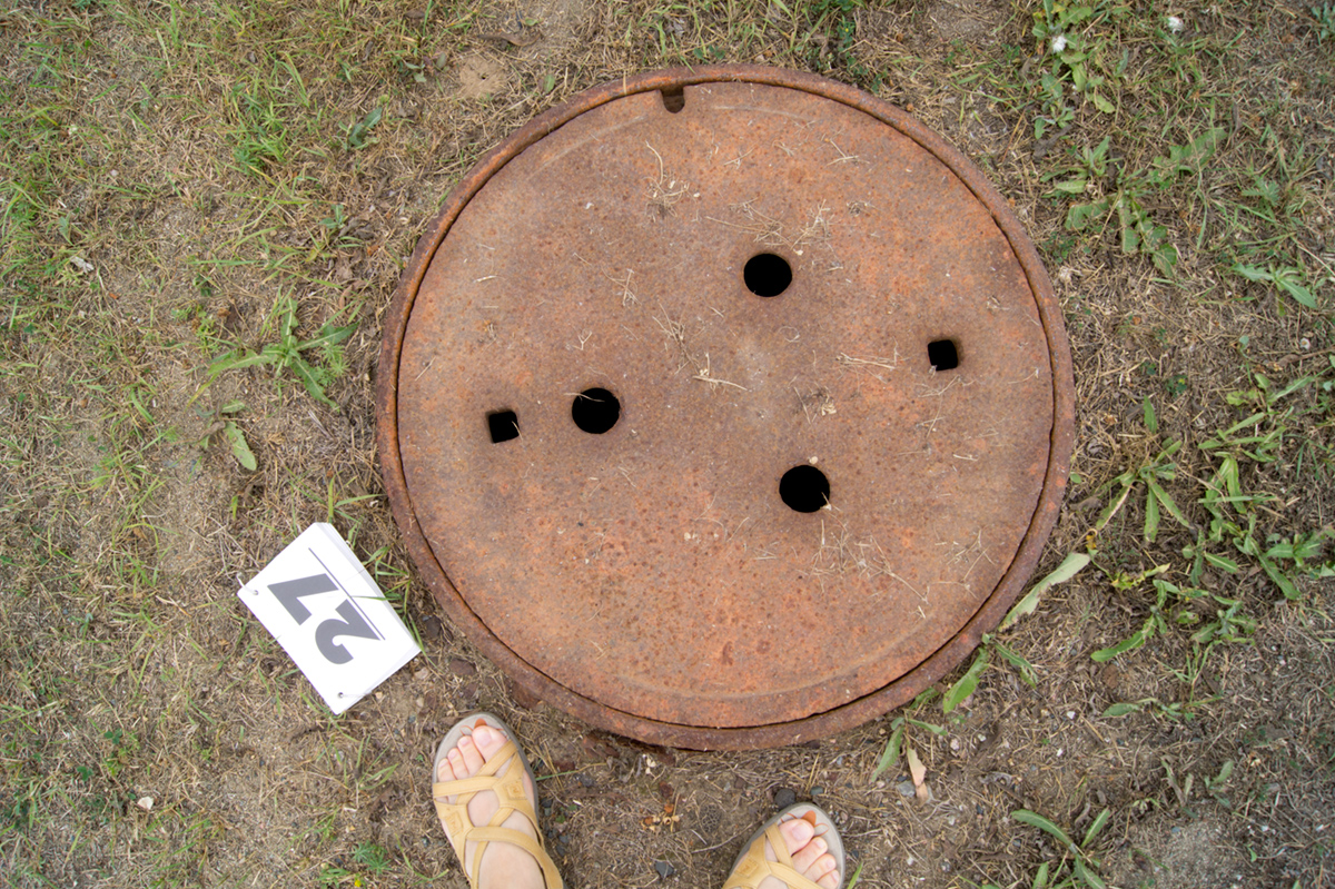 © 2016 Louise Levergneux, Ontario manhole cover