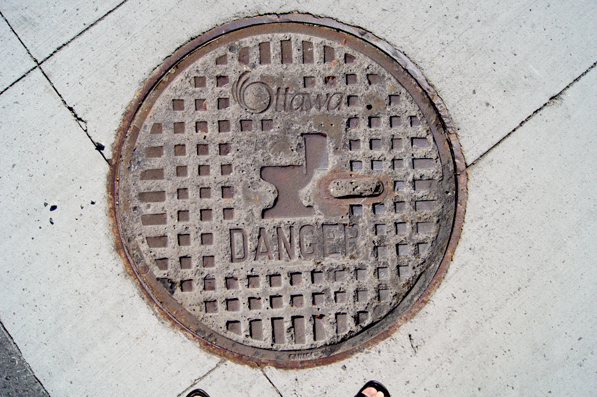 © 2016 Louise Levergneux, this photo is an Ottawa maintenance frame S25 and toilet logo cover S24