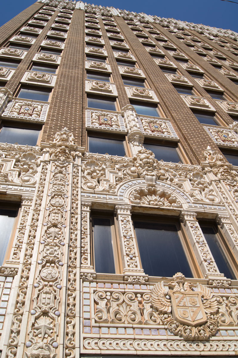 © 2017 Louise Levergneux, Alfred C. Fabry was the architect of the Mincks-Adams Hotel. The building is 195 feet (59m) high, making it the 18th tallest building in Tulsa.