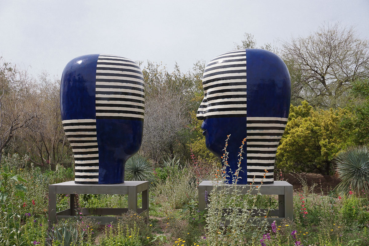 © 2018 Louise Levergneux, Heads 2014 by Jun Kaneko at the Desert Botanical Gardens in Phoenix, Arizona