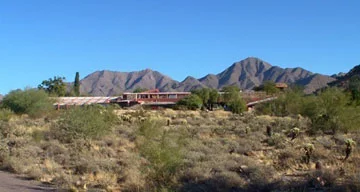 002FLW02 Frank-Lloyd-Wright-began-building-this-desert-masterpiece-in-1937.jpg