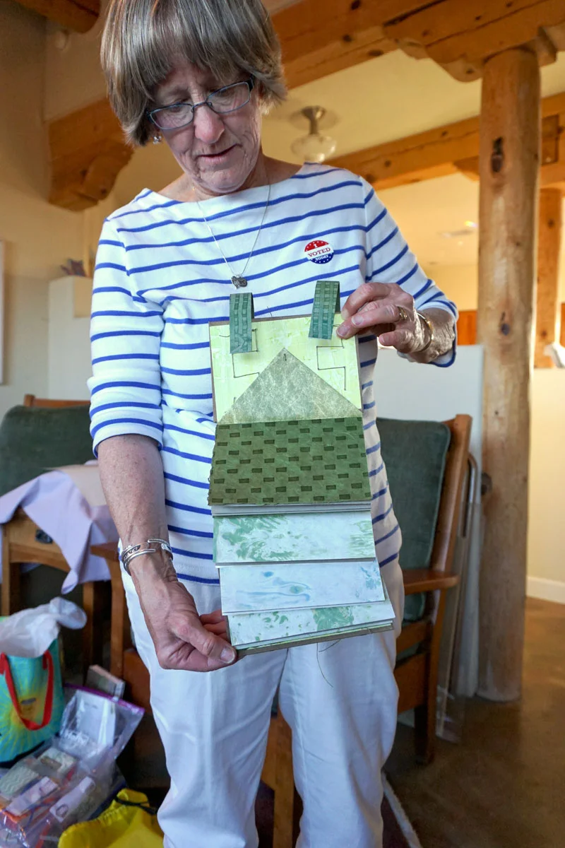 © 2018 Louise Levergneux, Gail Murray demonstrating the sliding strap concertina