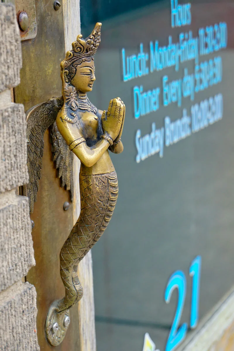 © 2018 Louise Levergneux, Restaurant Salaam's door handle, Athens, Ohio
