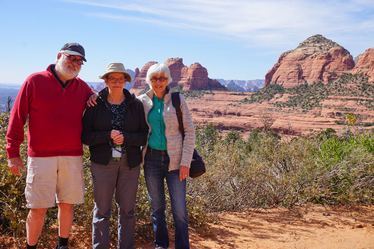 © 2018 Brian Decker. Safari Jeep tour on the Mogollon Rim with tour guide and singer Brian Decker, Sedona, Arizona. / Un tour en Safari Jeep sur le Mogollon Rim avec notre guide et chanteur Brian Decker, Sedona, Arizona.