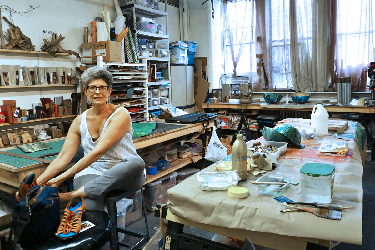© 2018 Louise Levergneux, Judith describing her work