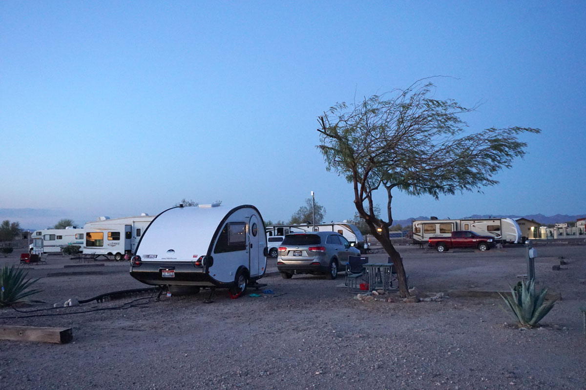 © 2018 Louise Levergneux. Putt-Putt at the KOA in Gila Bend, Arizona. / Putt-Putt au camping KOA à Bend, Arizona.