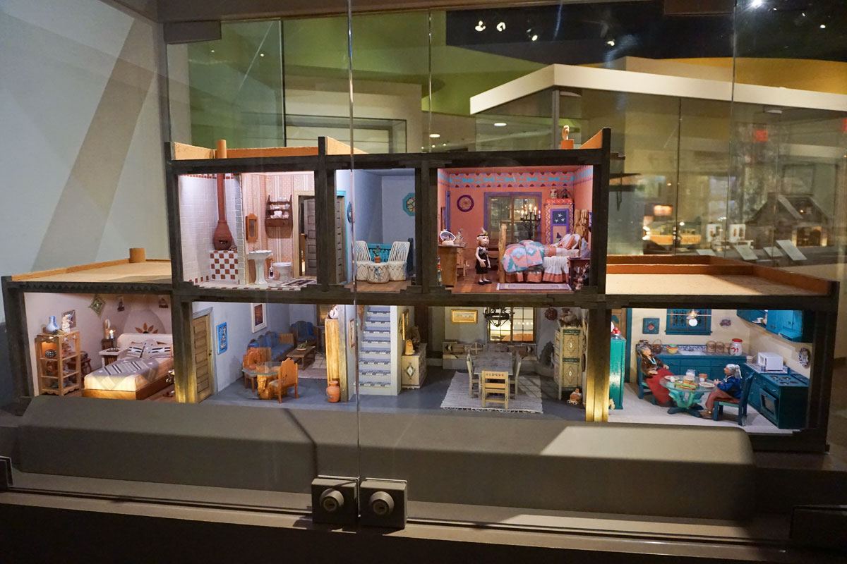 © 2018 Louise Levergneux. Michael at The Mini Time Machine Museum of Miniature. / Michael au musée des miniatures Mini Time Machine.