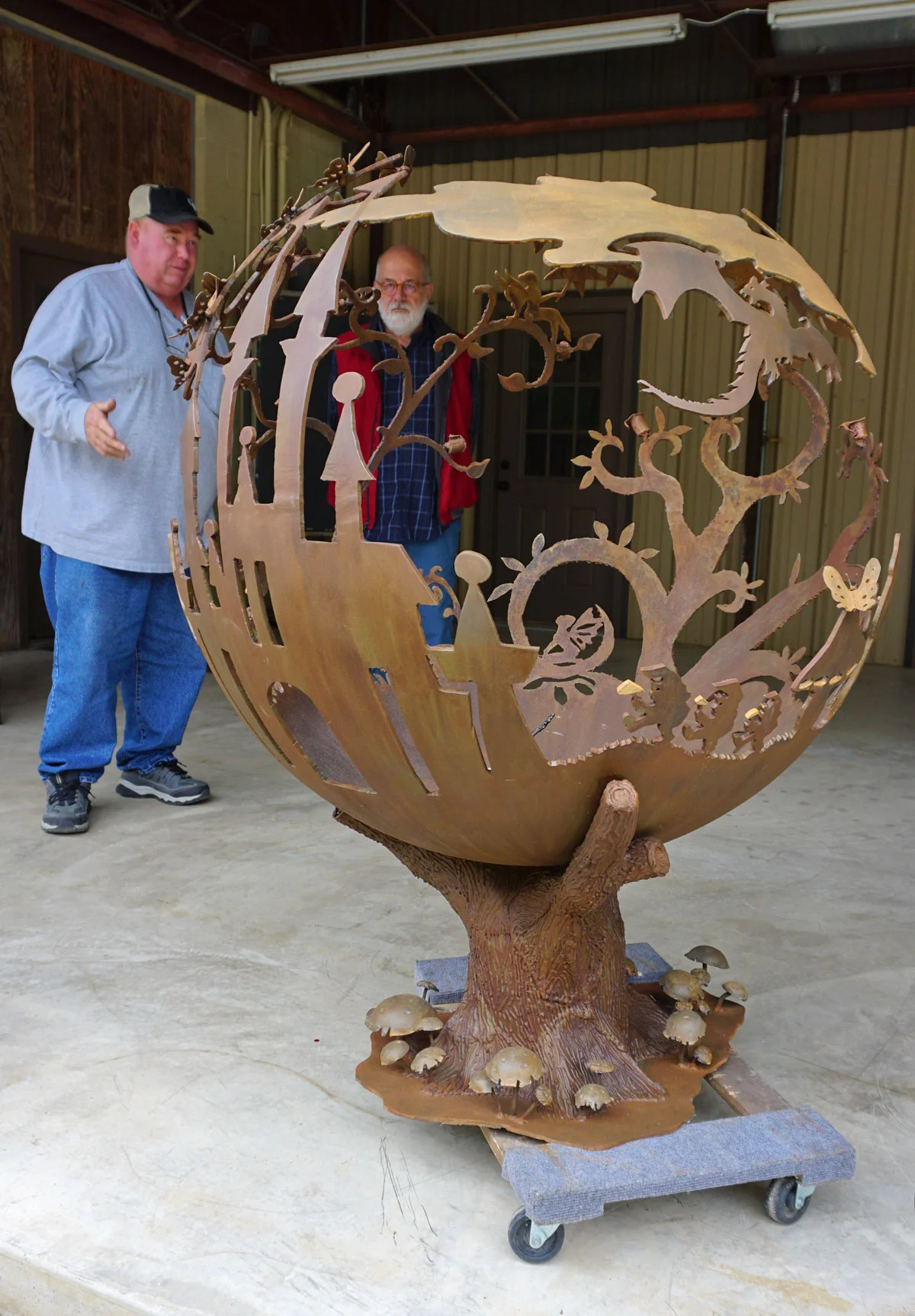 © 2018 Louise Levergneux. Jerold Wells talking about his new sculpture