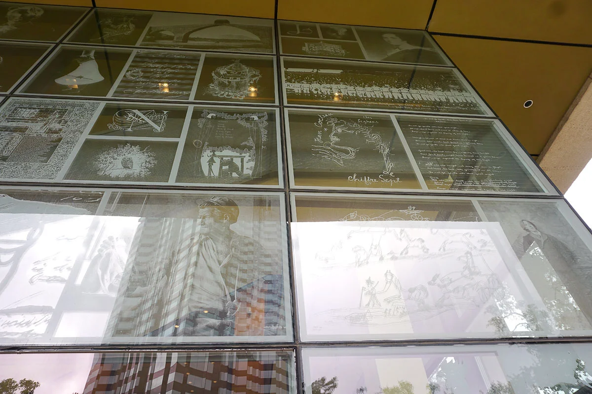 © 2018 Louise Levergneux. The Ransom Center’s etched glass South windows.