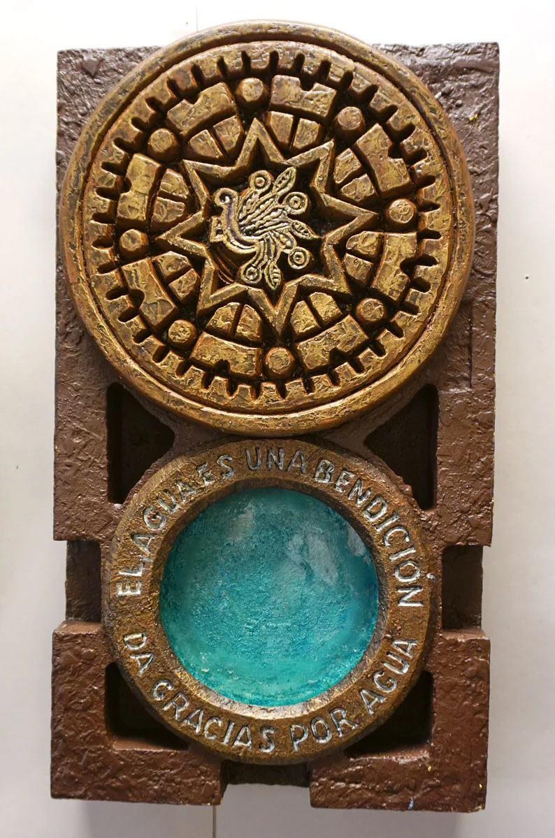 © 2018 Louise Levergneux. Sculpture relief by Bobbi Mastrangelo.