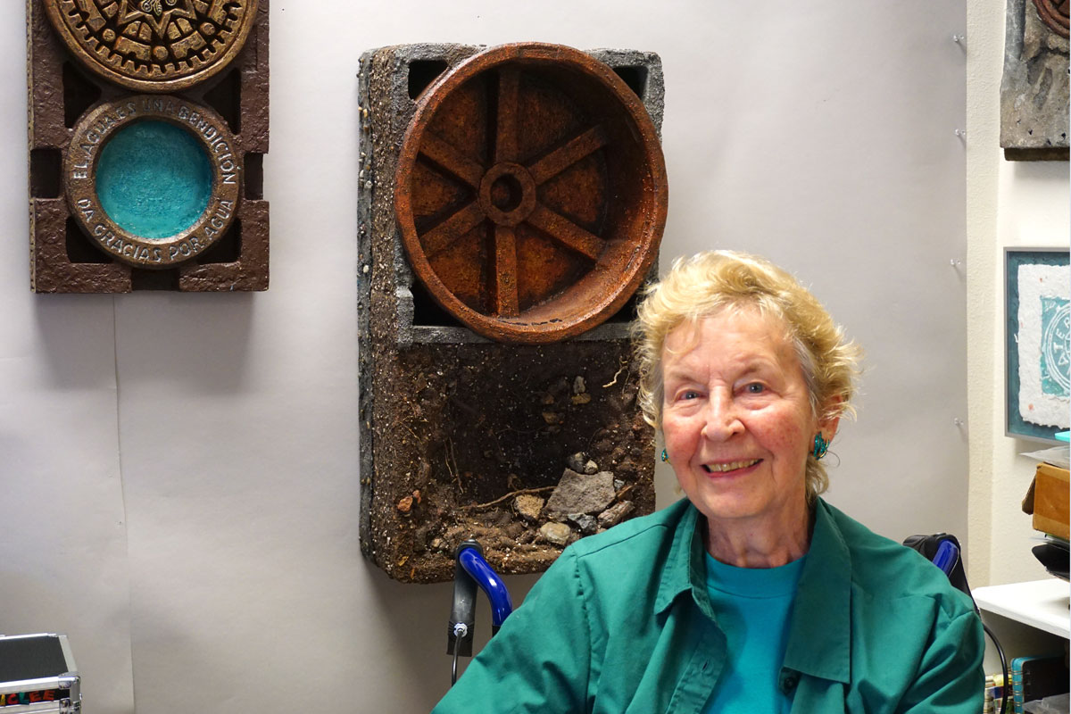 © 2018 Louise Levergneux. Bobbi Mastrangelo in her studio in Kissimmee, Florida.