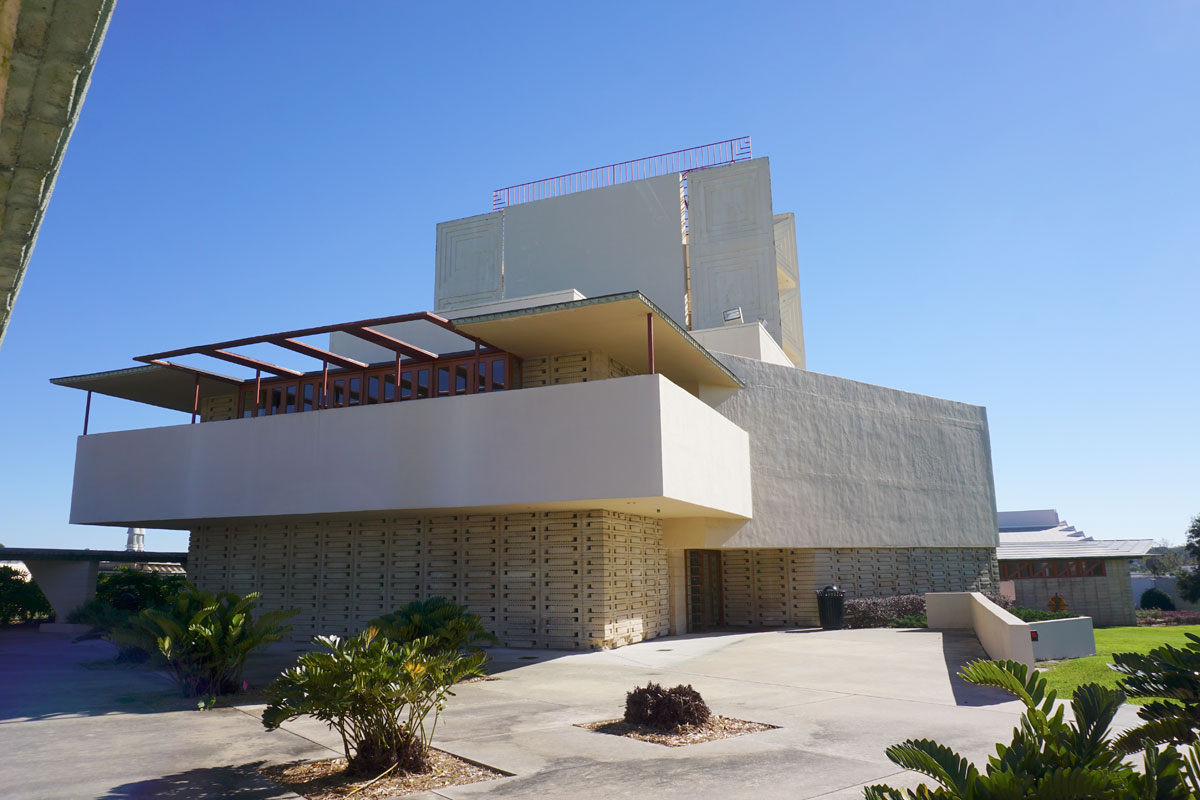 © 2019 Louise Levergneux. The Annie Pfeiffer Chapel, considered by many to be a true paradigm of Wright’s work in that it exhibits all his trademark architectural elements.
