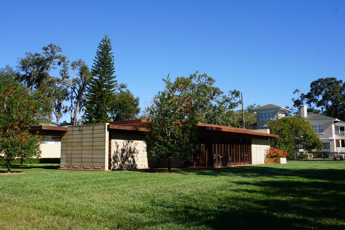© 2019 Louise Levergneux. The Usonian House was built in late 2013.