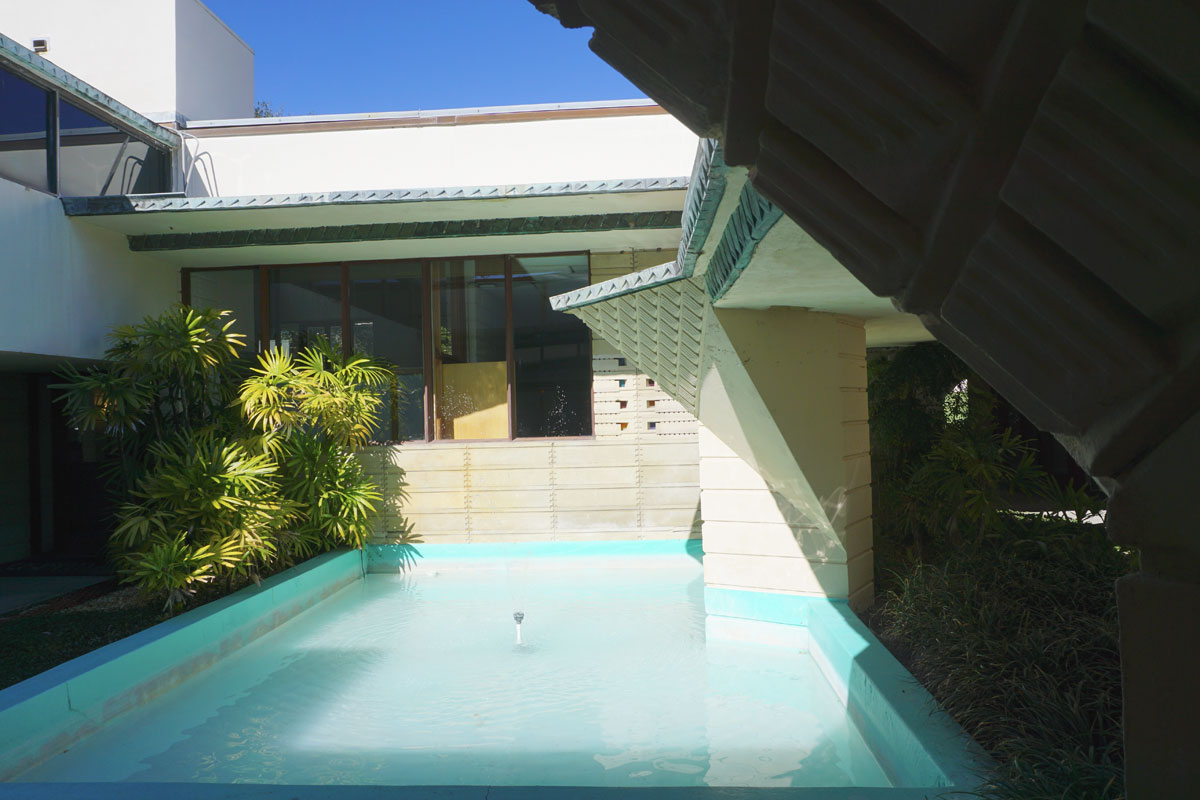 © 2019 Louise Levergneux. The courtyard pool of the Watson Fine Administration Building is an example of Wrights’s use of organic design, employing a fundamental element of nature—water.