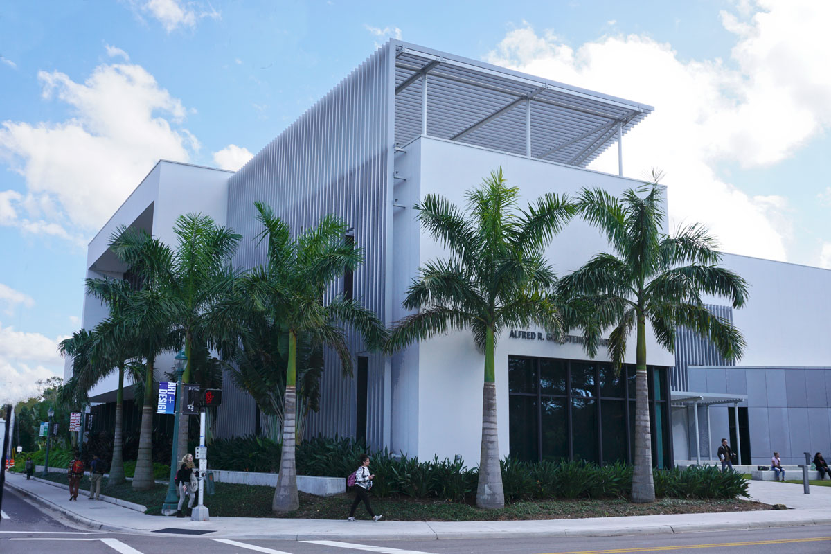 © 2019 Louise Levergneux. The Alfred R Goldstein Library at Ringling College of Art and Design.