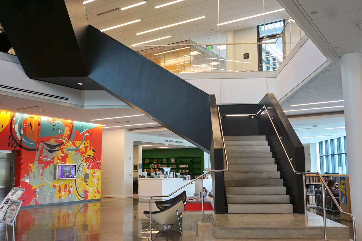 © 2019 Louise Levergneux. The Alfred R Goldstein Library lobby.
