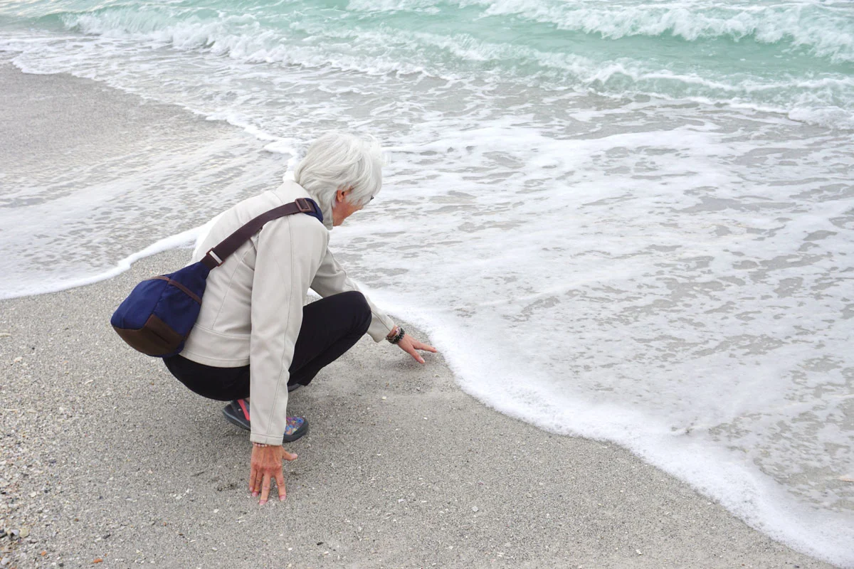 © 2019 Michael Sutton. Impressed with Coquina Beach, finally touching the Gulf of Mexico. / Impressionné par la plage de Coquina, finalement je touche le golfe du Mexique.
