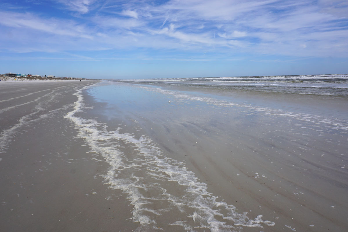 © 2019 Louise Levergneux. St Augustine boasts 68 km (42 miles) of beautiful beaches, from the pristine coast of Ponte Vedra Beach to St Augustine Beach's lively surf and south to the wide sands of Crescent Beach. / St Augustine possède 68 km de plages magnifiques, de la côte immaculée de Ponte Vedra Beach aux vagues animées de St Augustine Beach et sud aux larges plages de sable du Crescent Beach.