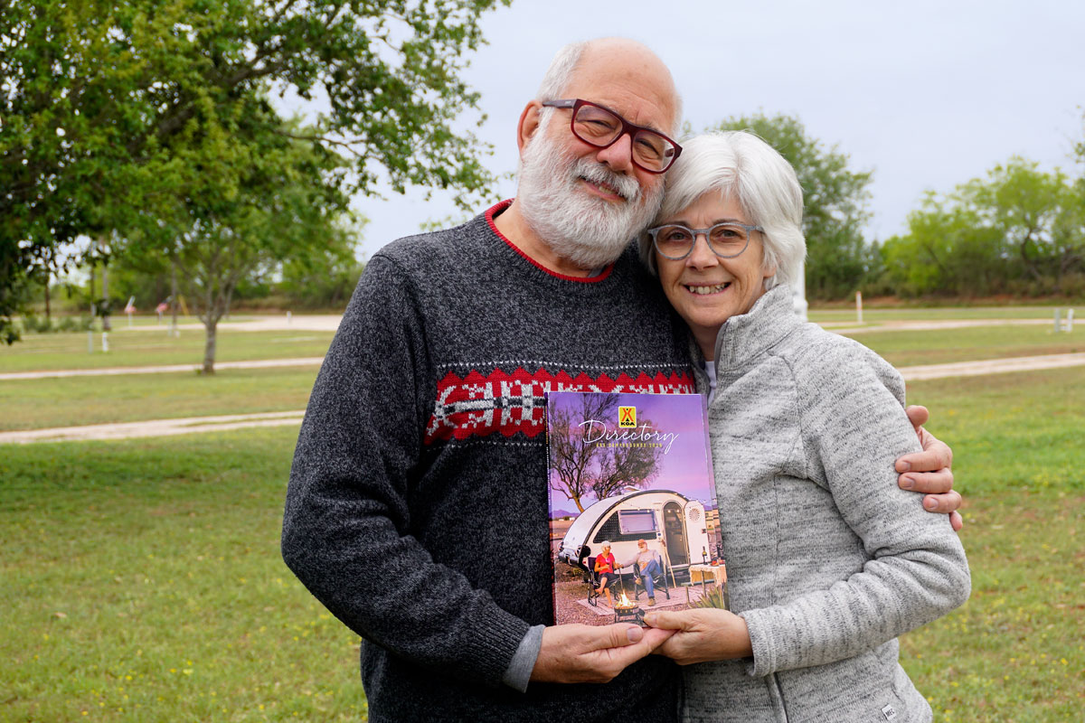 © 2019 Louise Levergneux. Presenting the annual KOA 2019 Directory with our photo and Putt-Putt in Gila Bend by photographer Jeff Dow. / On vous présente le répertoire annuel KOA 2019 avec notre photo et Putt-Putt à Gila Bend par le photographe Jeff Dow.