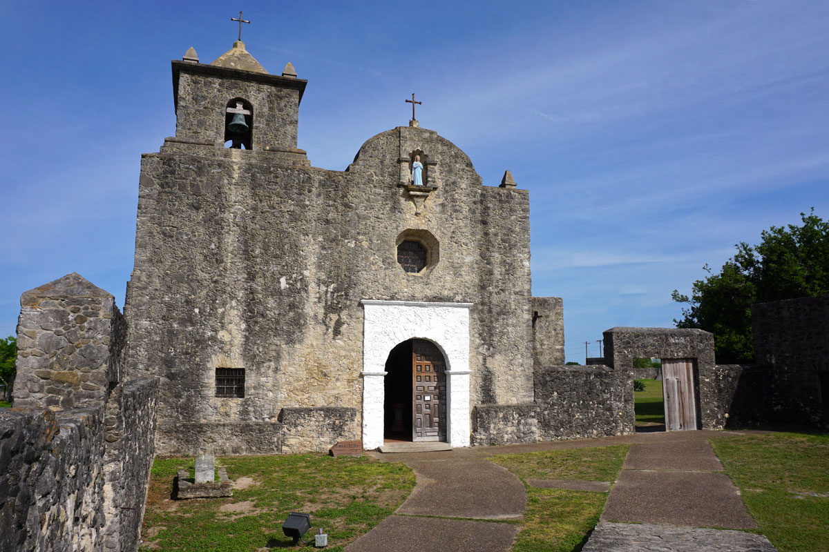 © 2019 Louise Levergneux. The Presidio served the people of four independent nations: Spain, Mexico, the Republic of Texas, and the United States. / Le Presidio a servi le peuple de quatre nations indépendantes: l’Espagne, le Mexique, la République du Texas et les États-Unis.