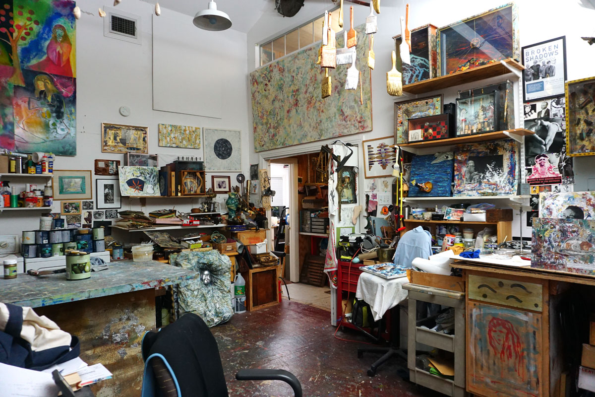 © 2019 Louise Levergneux. Entering Christopher’s studio space.