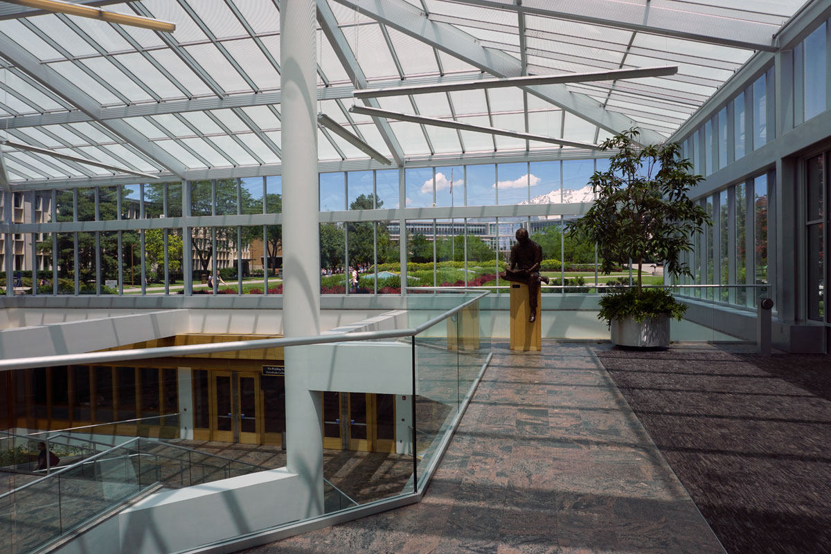 © 2019 Louise Levergneux. Inside the Harold B. Lee Library.