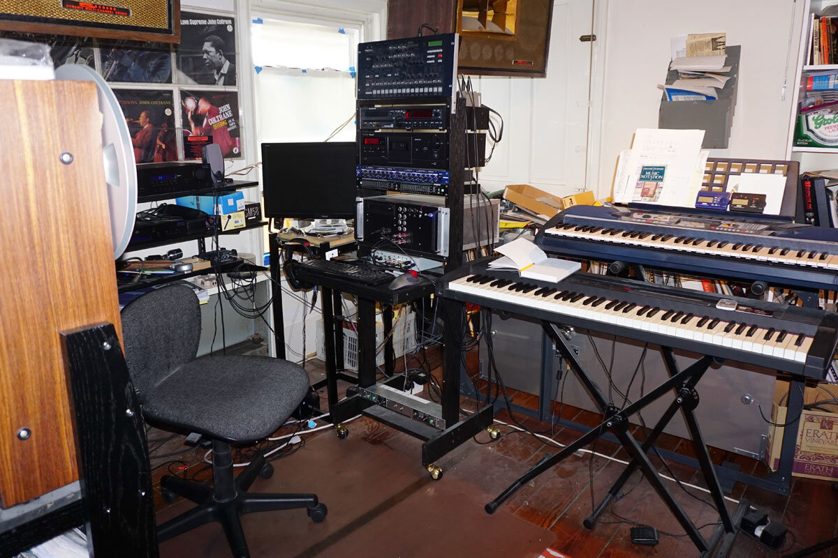 © 2019 Louise Levergneux. Thomas has a wonderful recording studio.