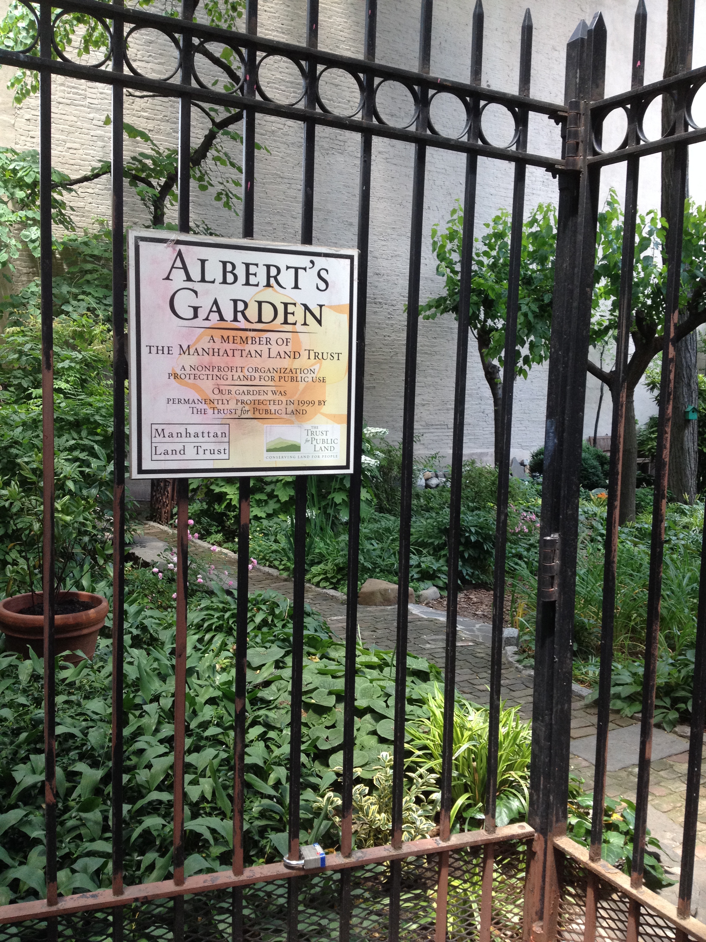 What is now this little garden was the location of The Ramones first album cover photo