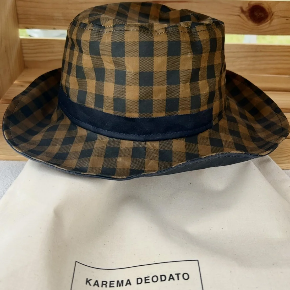 Chuva Rain or Shine Bucket Hat — Karema Deodato Millinery display picture 3