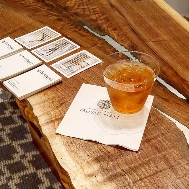 Starting off the the day right @musichallcincy @designbuildcincy
.
.
.
.
.
.
.
.
.
.
#walnut #wood #woodworking #woodwork #metal #interiordesign #furniture #bourbon #designbuildcincy #cincinnatimusichall #Cincinnati