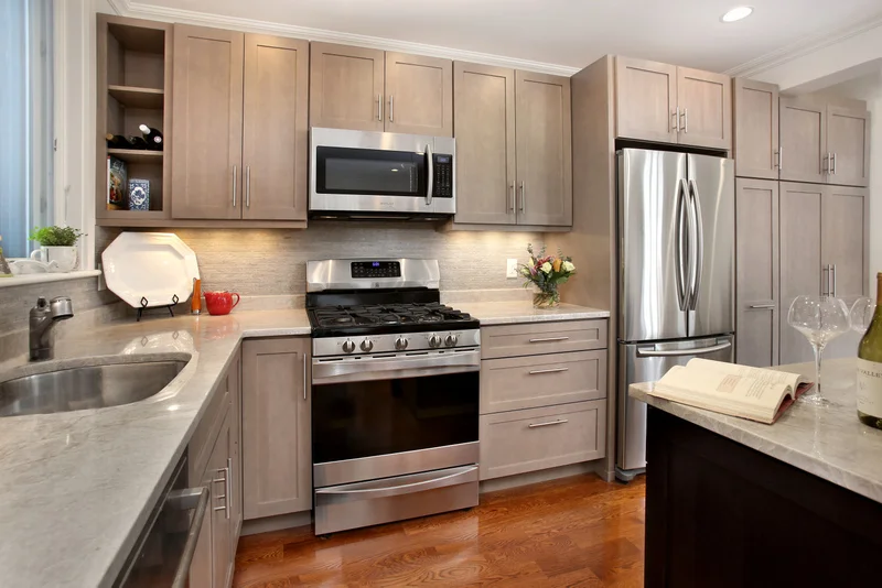 290_Pearl-Street__Kitchen-Photo_800-M.jpg