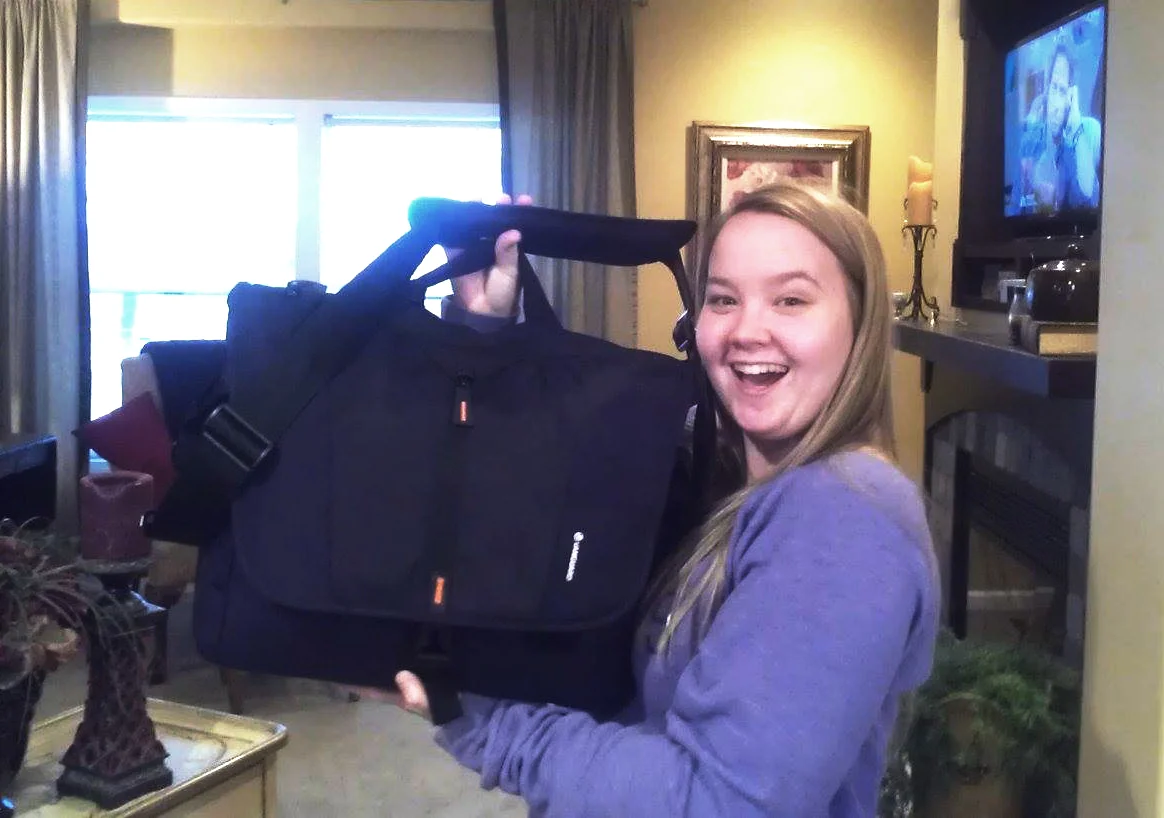 Jessica Heller and her new Vanguard Camera Bag !