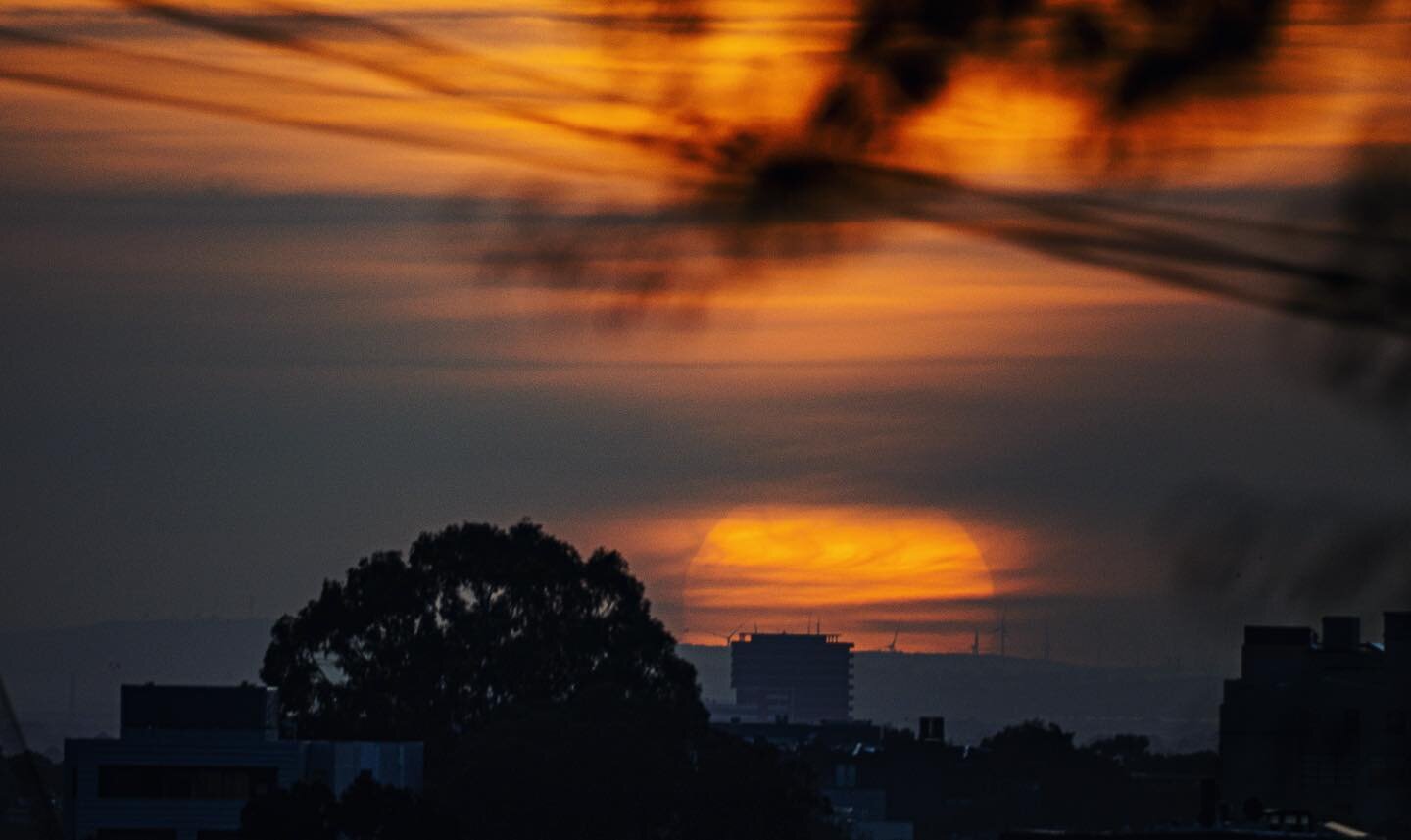 #sunset this evening from #Northcote ... #windfarms in the distance #Melbourne