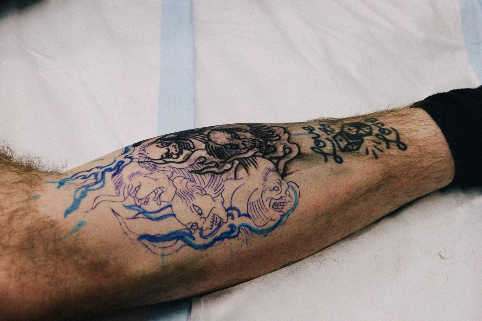 rolan john photo - matt demon leg-3.jpg