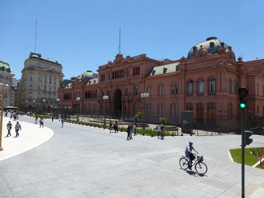 We also took a short bus tour and saw The Casa Rosada - the executive mansion and office of the President of Argentina.