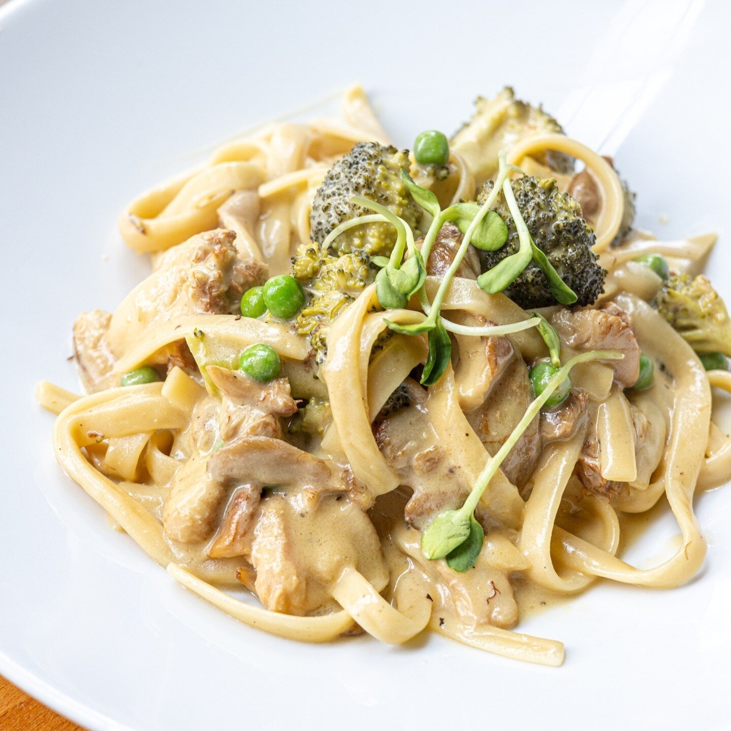 We really love our mushrooms around here! 🍄⁠
⁠
Simple, delectable &amp; vegan Local Mushroom Fettuccine. The stars of the show are local Oyster Mushrooms that are tossed with Green Peas, Summer Squash, in a Truffle-Cashew Cream Sauce.⁠ ⁠
⁠
Click the