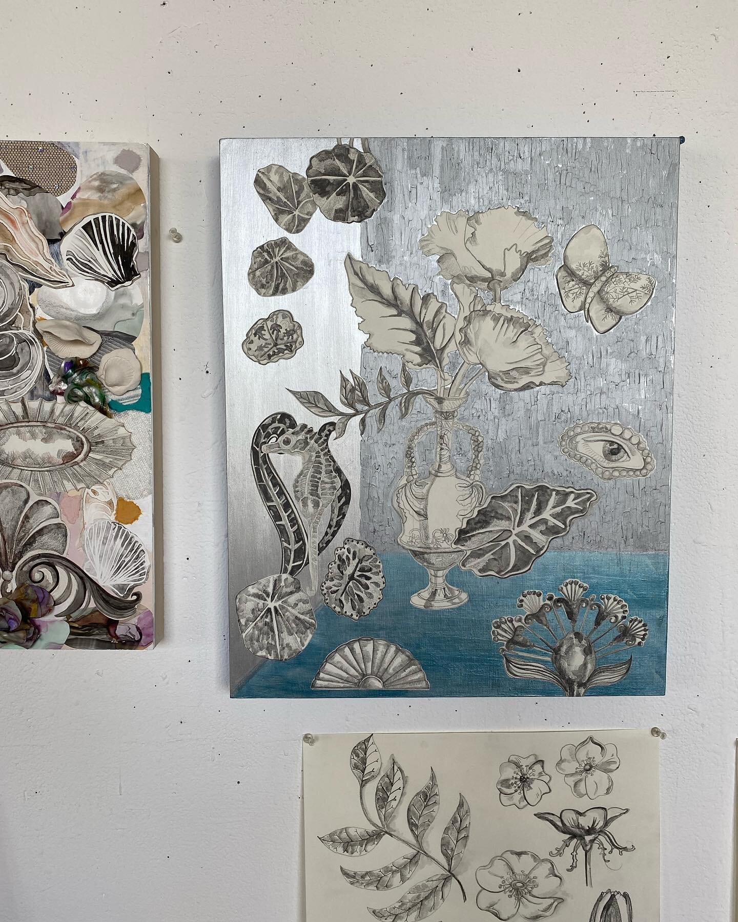 Mixed media, paper cutout drawings, silver leaf and acrylic on panel
.
.
.
#collage #collageart #vintagestyle #silver #papercutout #pghcreative #pittsburghartist #drawing #artdecostyle #mixedmediacollage #paperclay