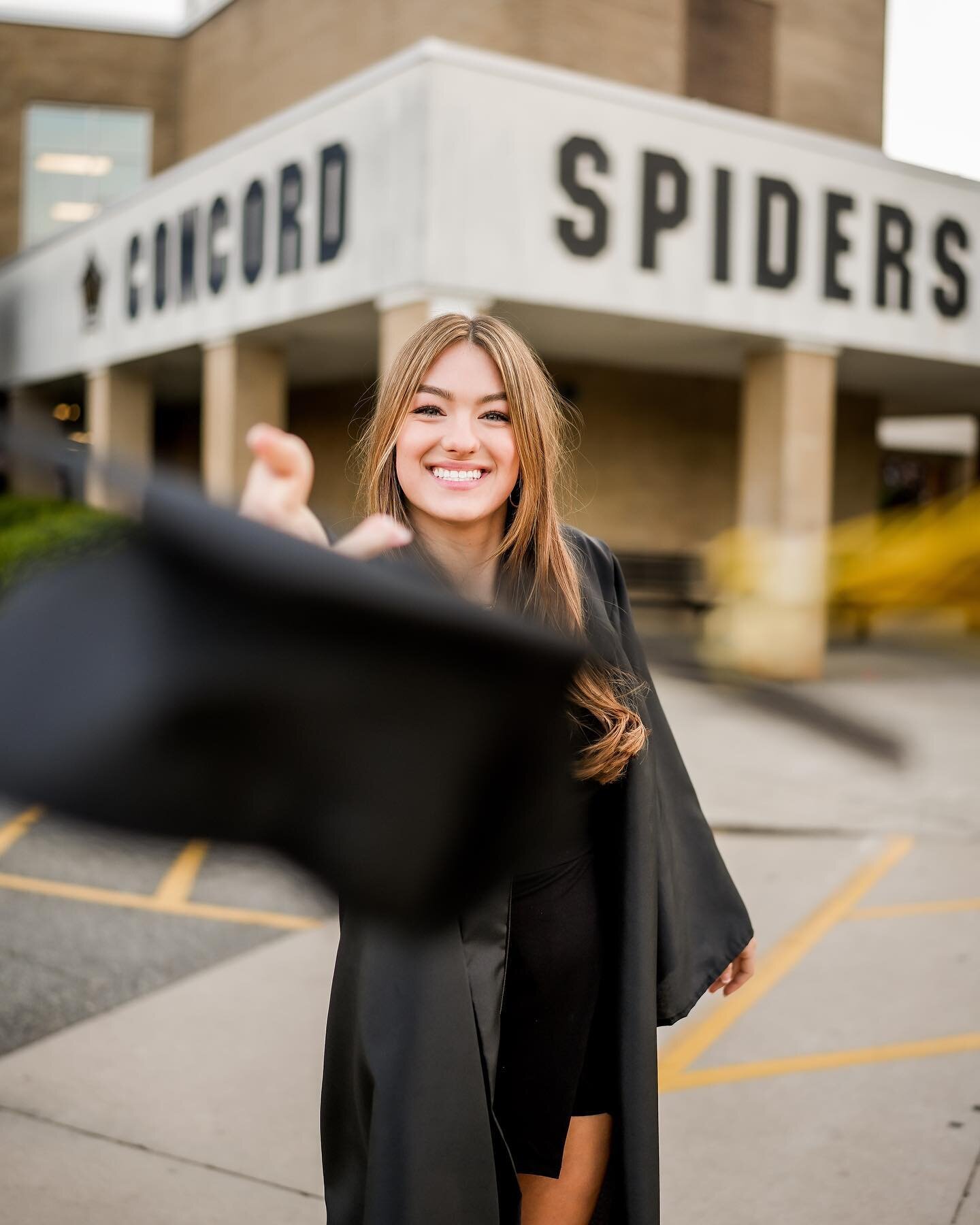 Hats off to all my fabulous seniors! We had a TIME this #seniorszn And I still have about 9248 photos I want to post from the #classof2023 🤣🎓🎉

#ncseniorphotographer #charlotteseniorphotographer #seniorpictures #seniorphotographer #gradphotos