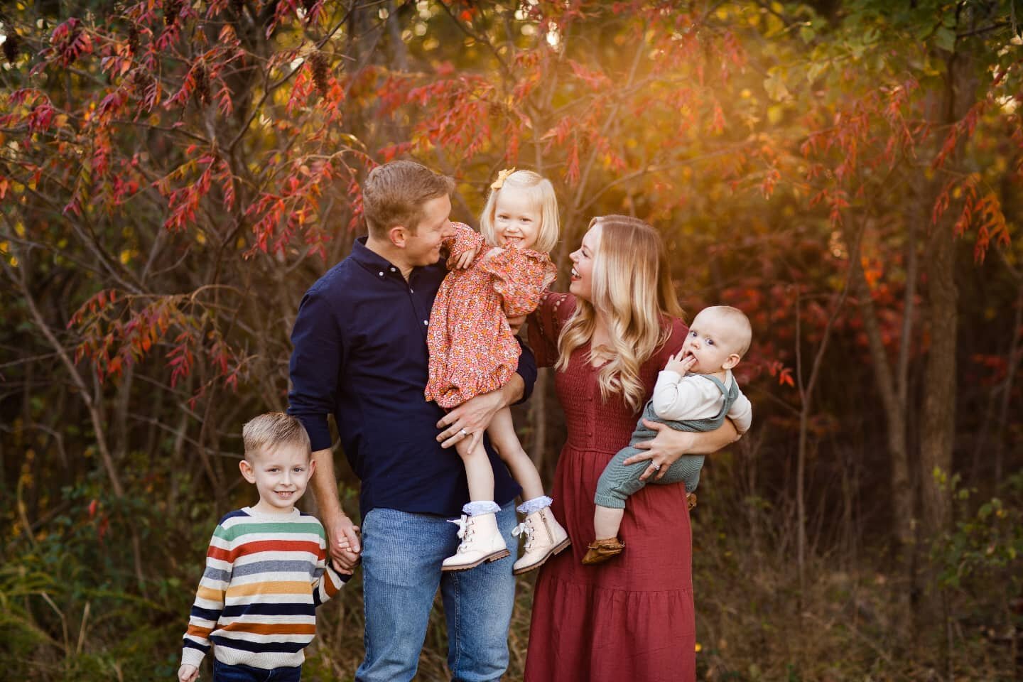 Sending out the last of my mini sessions today! If you don't already have an email you will soon!! #fallminis #oklahomaphotographer #komorebiphotography #thesecolorsthough😍