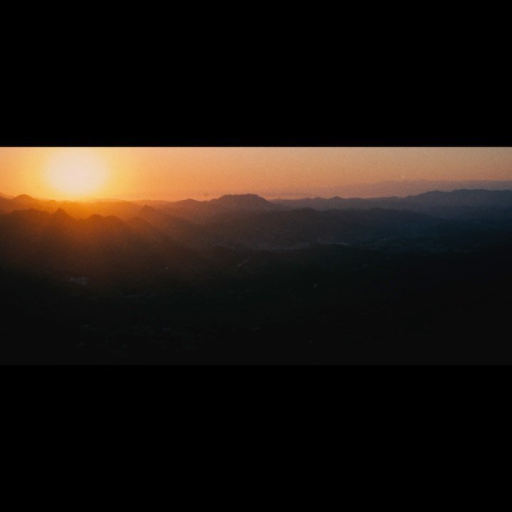 views from another world. Look closely and you can see an eagle flying.
.
.
.
#mountains #sunset #california